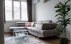 Maria-Luiza'S Cozy Central Apartment